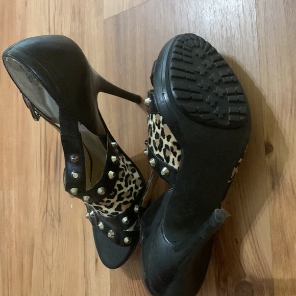 These are so comfy and the bottoms have amazing traction! - Picture 4 of 4